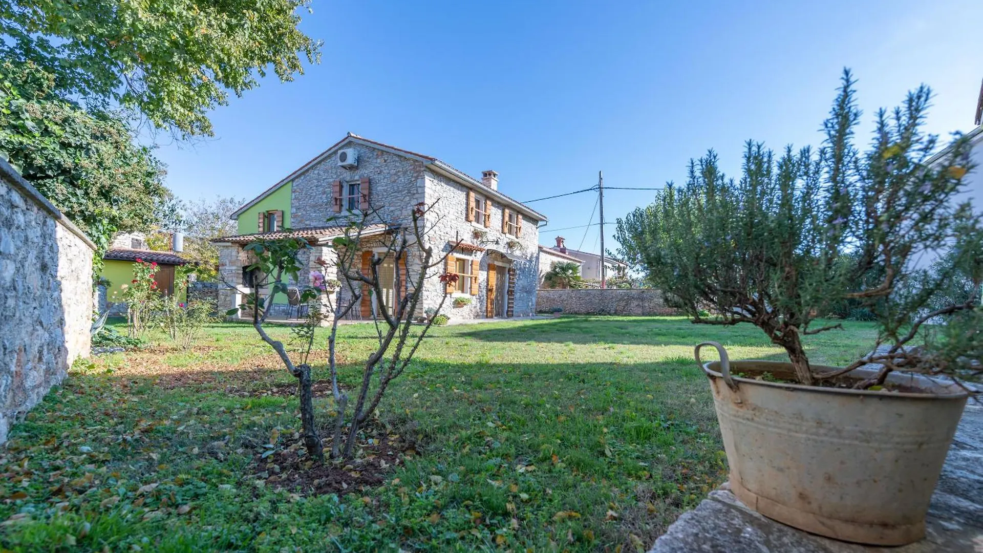 Villa Valverana, With A Bike To The Beach. Bikes Provided! Sisan Holiday home