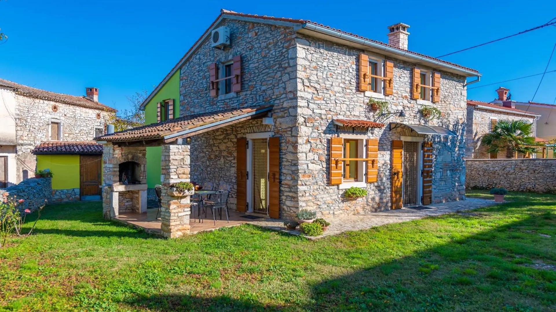 Villa Valverana, With A Bike To The Beach. Bikes Provided! Sisan