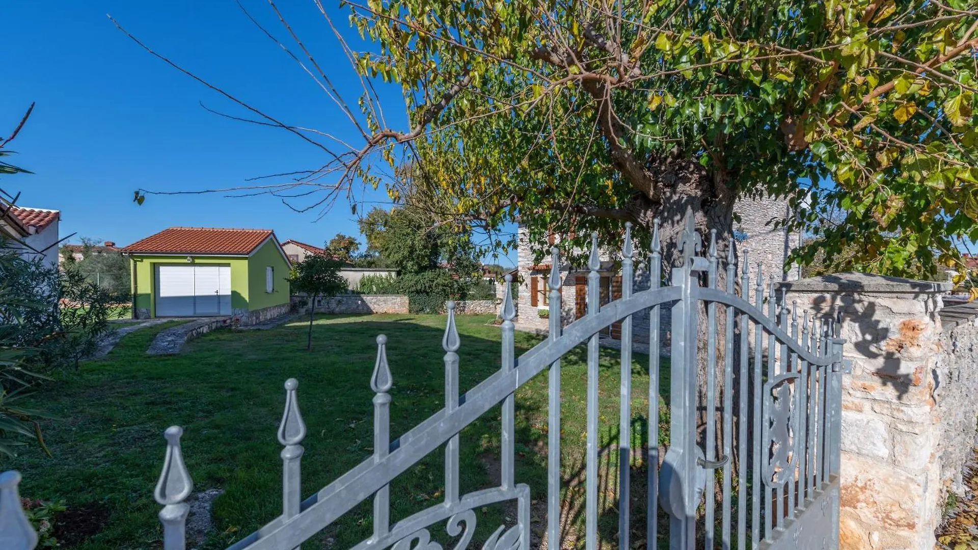 Villa Valverana, With A Bike To The Beach. Bikes Provided! Sisan