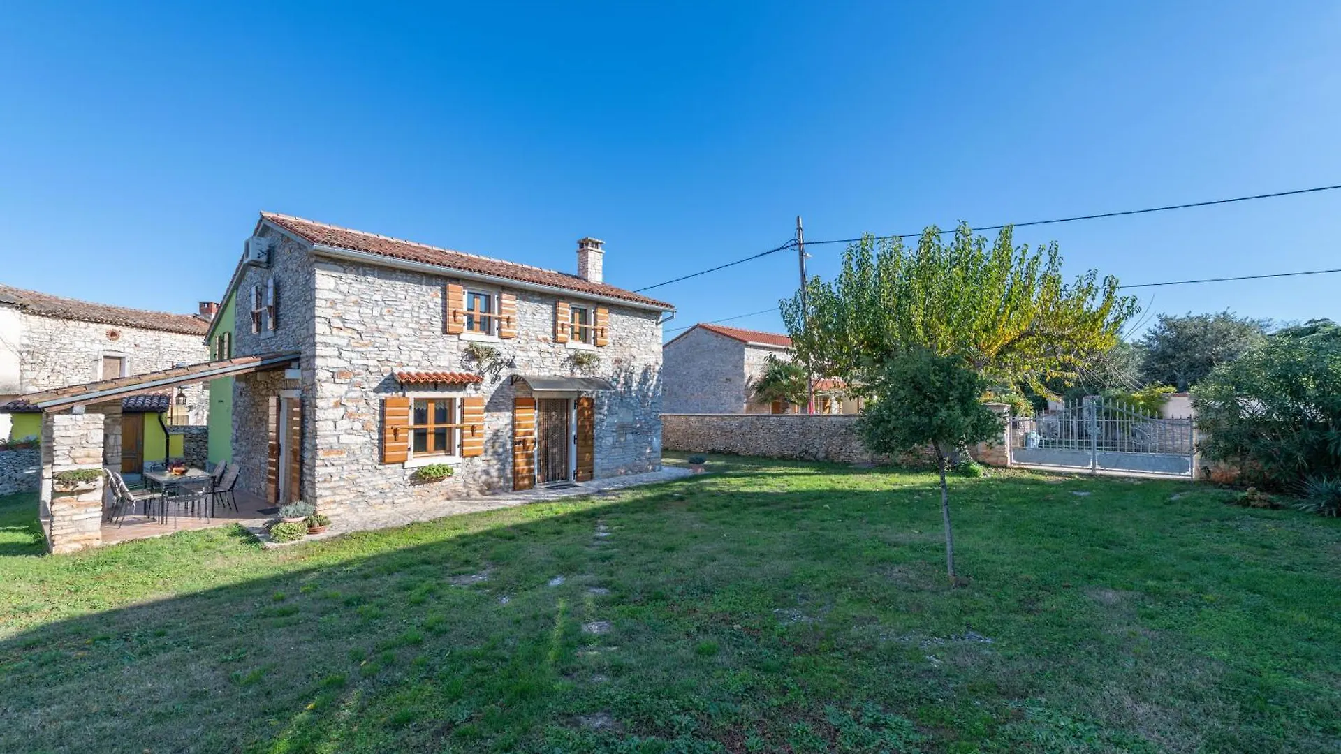 Villa Valverana, With A Bike To The Beach. Bikes Provided! Sisan
