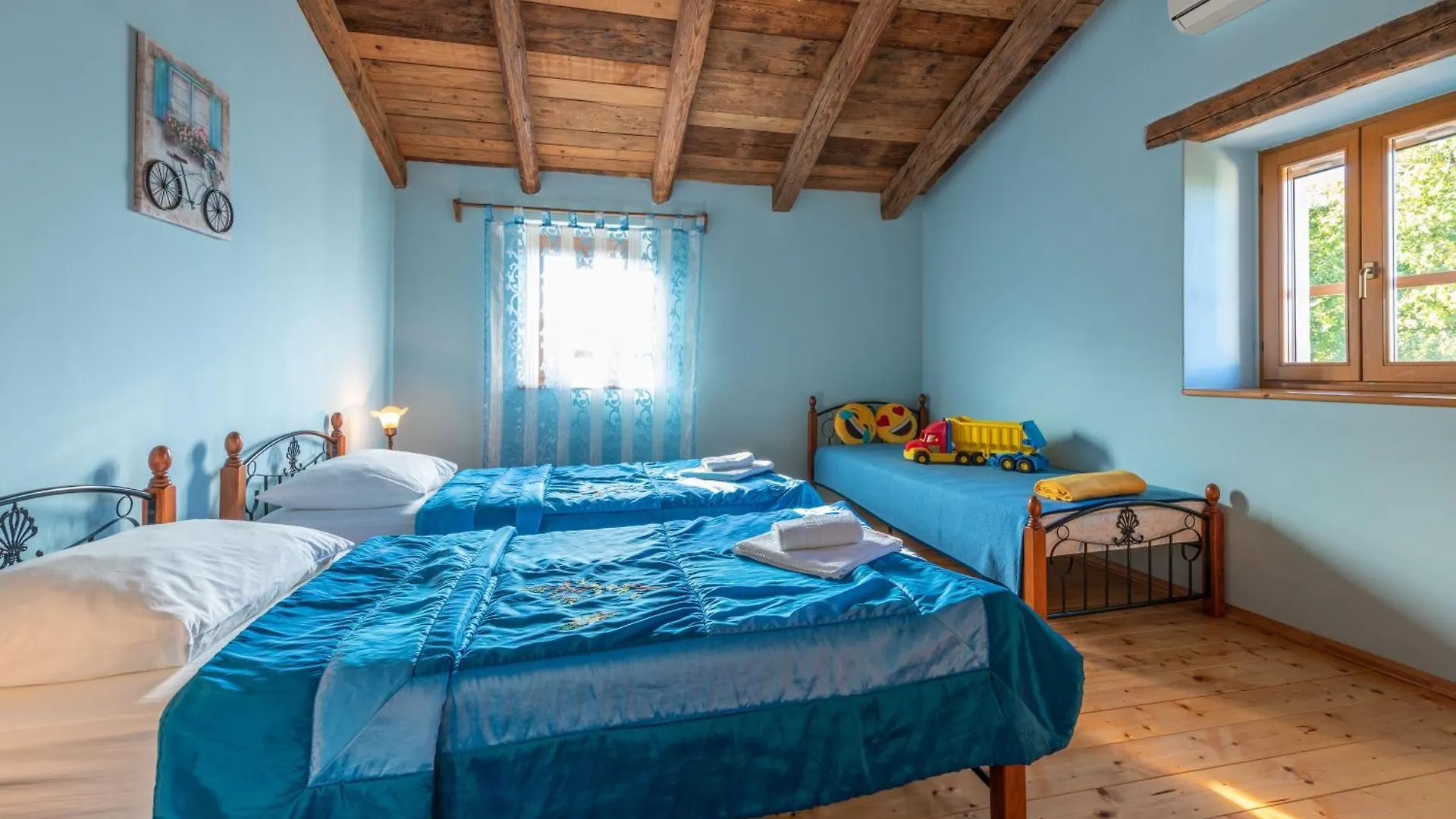 Villa Valverana, With A Bike To The Beach. Bikes Provided! Sisan Croatia