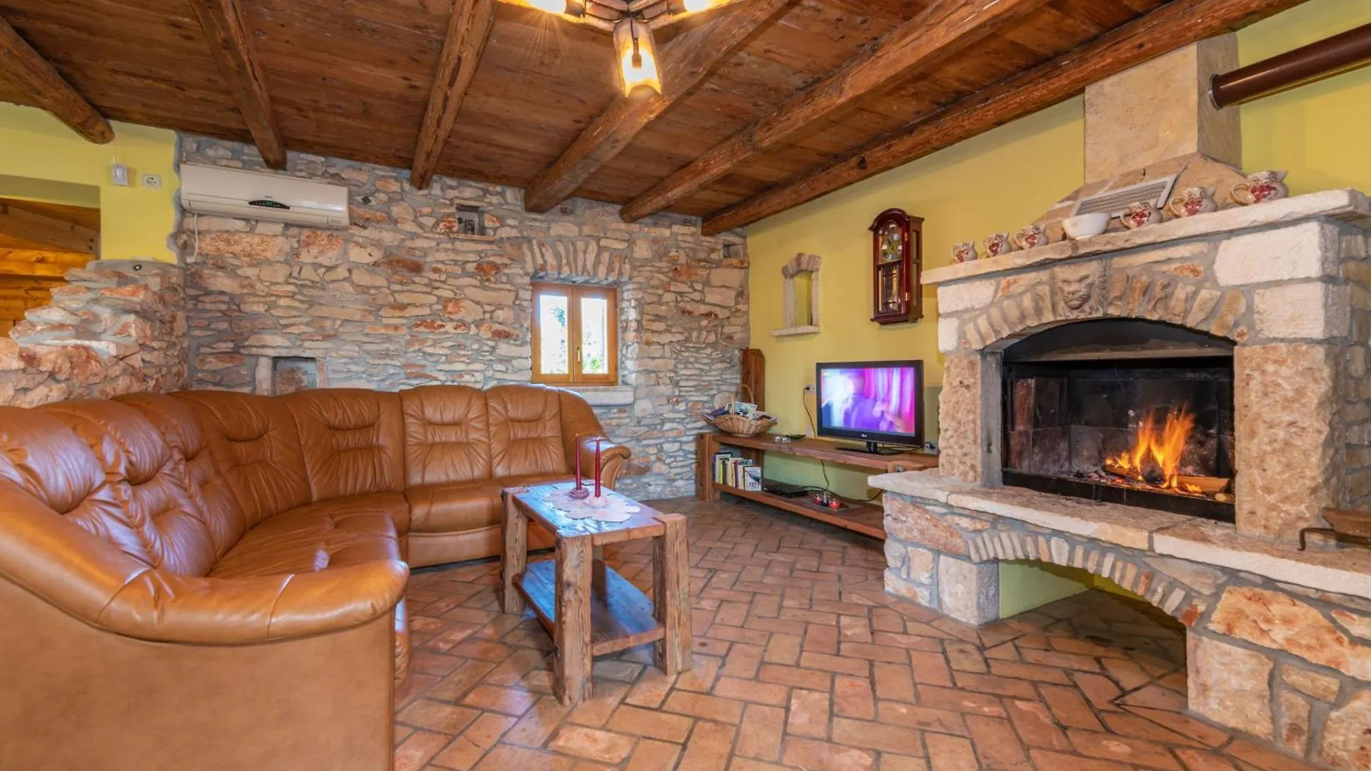 Villa Valverana, With A Bike To The Beach. Bikes Provided! Sisan Holiday home