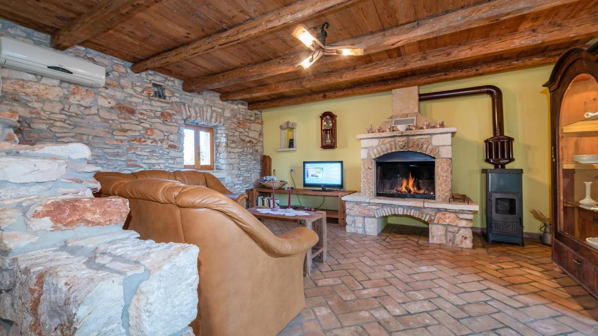 Villa Valverana, With A Bike To The Beach. Bikes Provided! Sisan
